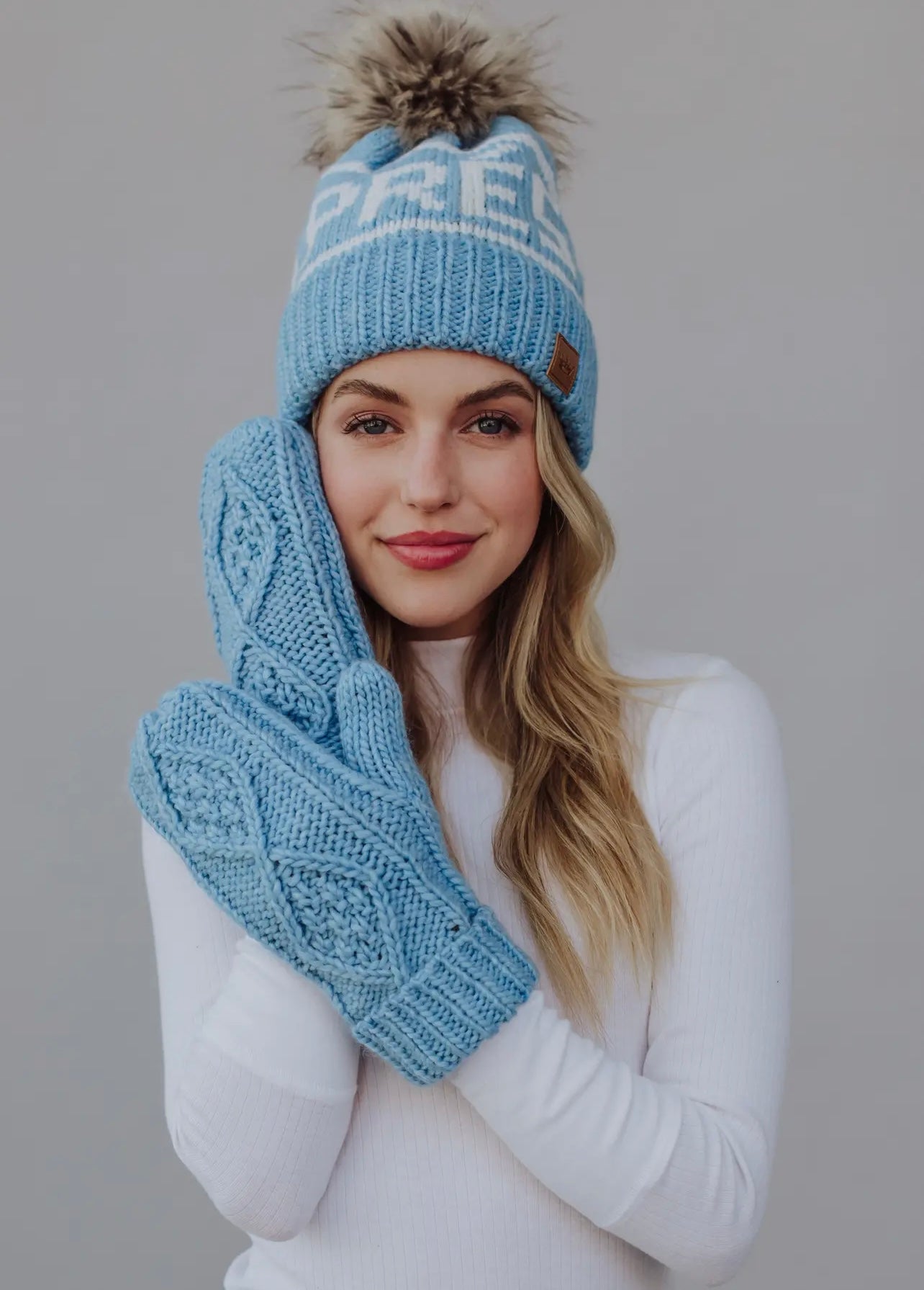 Après Knit Hat with Faux Fur Pom Après Knit Hat with Faux Fur Pom